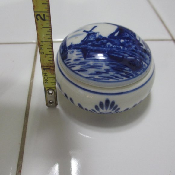 Tiny, tiny Delft Trinket Box Handpainted made in Holland Vintage 1970`s - Picture 9 of 9